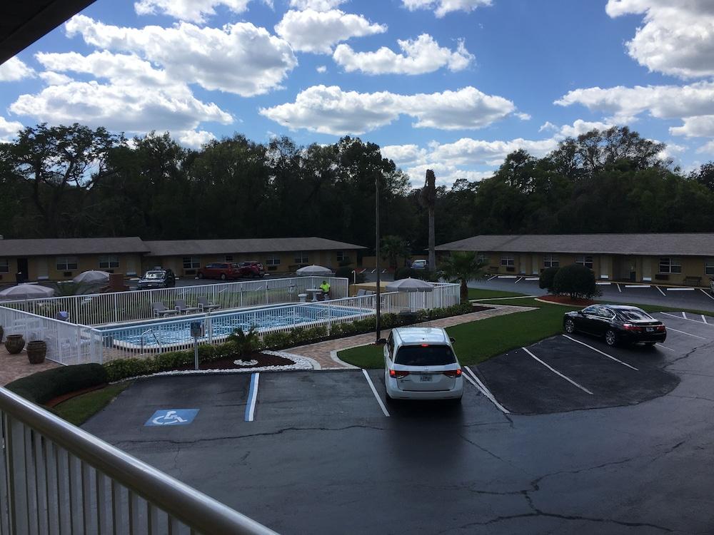 Days Inn By Wyndham Orange City/Deland Exterior photo