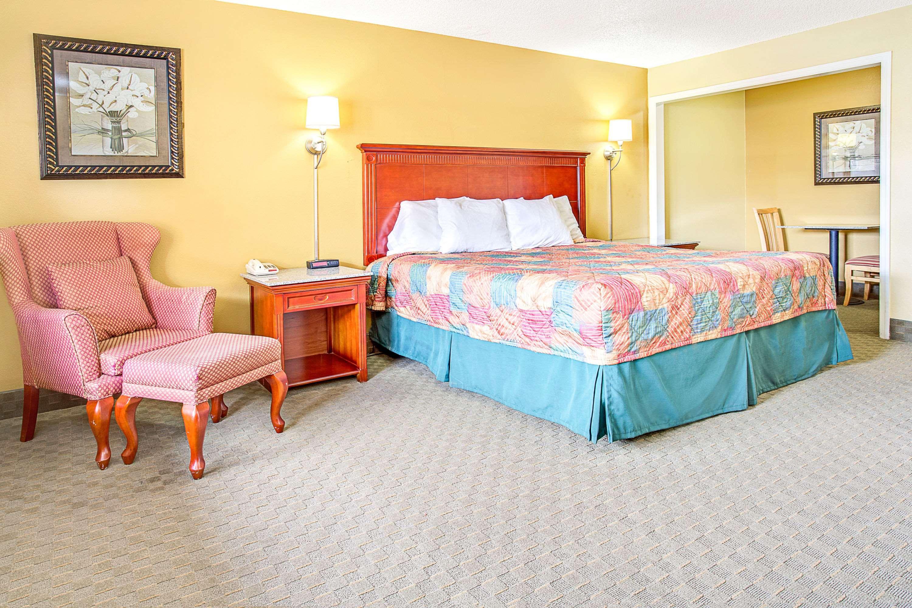 Days Inn By Wyndham Orange City/Deland Exterior photo